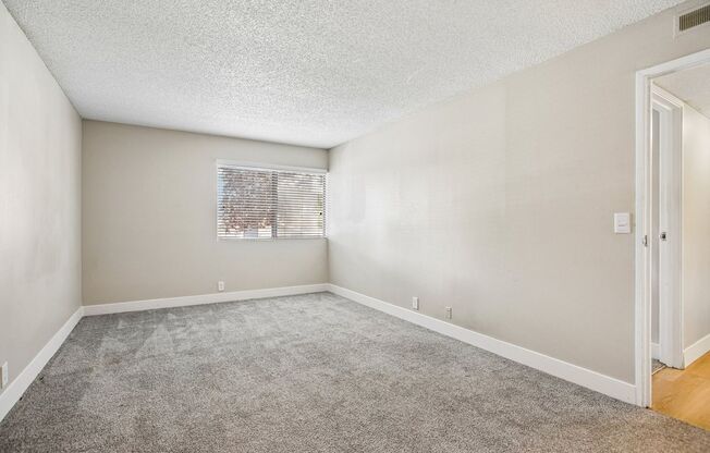 2 beds, 2 baths, 976 sqft, $1,448, Unit 5F