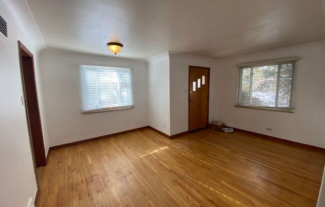 Simply Adorable Two Bedroom Apartment right near Denver University