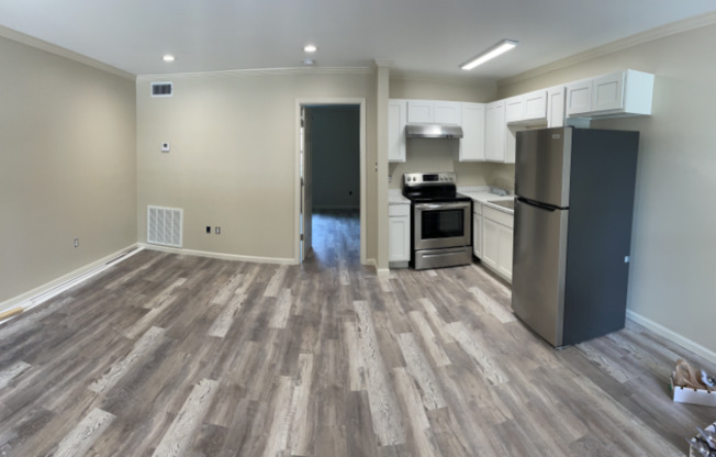 600 East University