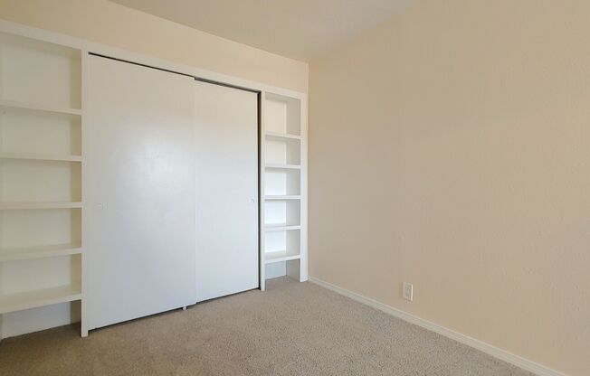 2 beds, 1 bath, 790 sqft, $915, Unit H202