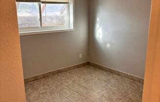 2 beds, 1 bath, $900, Unit 3948 Winona Way - Apt E