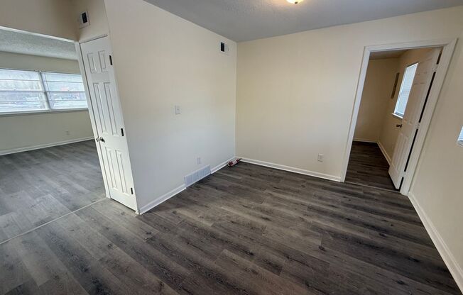 2 beds, 1 bath, 775 sqft, $790, Unit 420-22 Tefft-422 Tefft