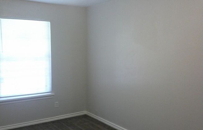 3 beds, 1 bath, $1,500