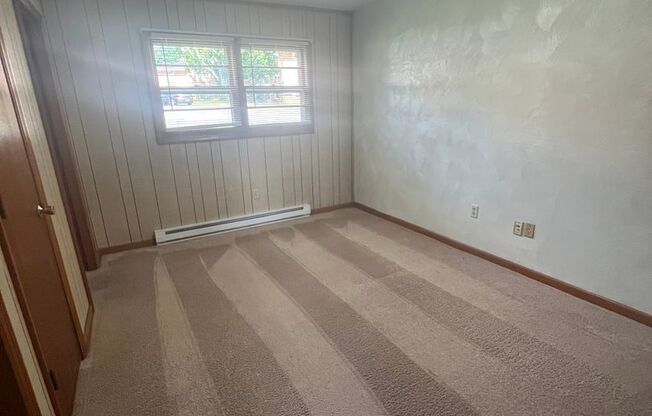 1 bed, 1 bath, 500 sqft, $1,130, Unit R-12