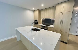 2 beds, 2 baths, 905 sqft, $4,025, Unit 203