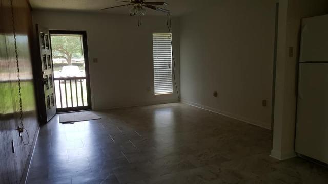 2 beds, 1 bath, 800 sqft, $1,025, Unit Unit A - 220 W Verbena Ave, Foley *key 16*