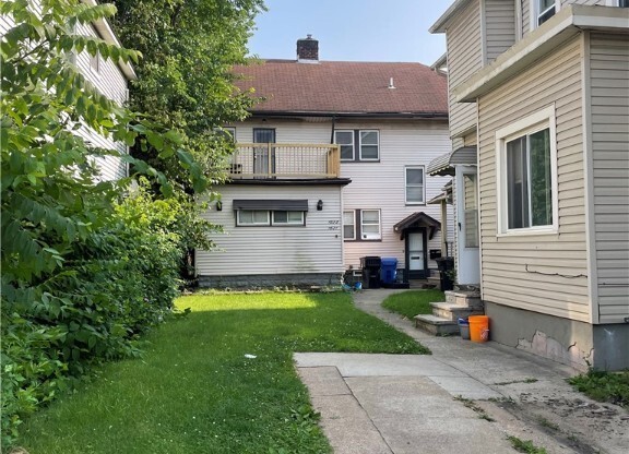 1623 CLARK AVE