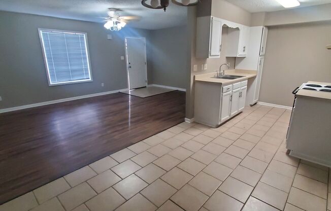 1 bed, 1 bath, 650 sqft, $725, Unit D