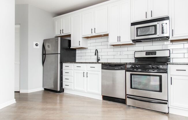 1 bed, 1 bath, 600 sqft, $2,045, Unit 3266 - 2G