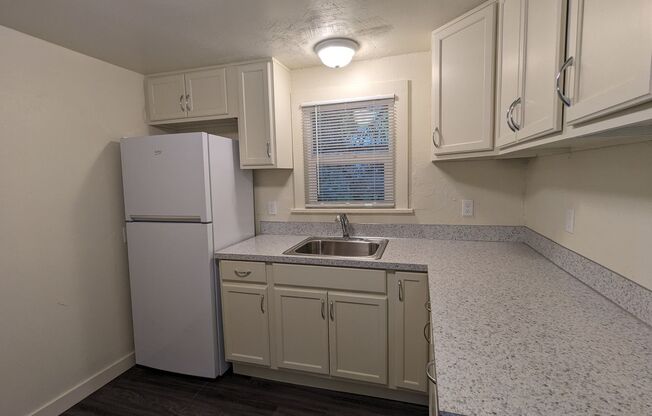 Studio, 1 bath, $995, Unit UNIT B