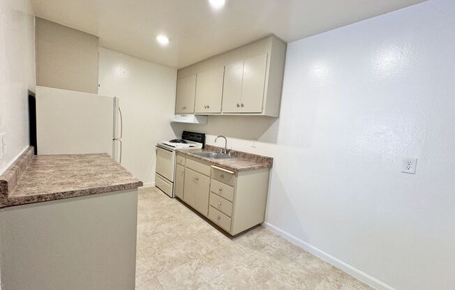 1 bed, 1 bath, 698 sqft, $1,250, Unit 212