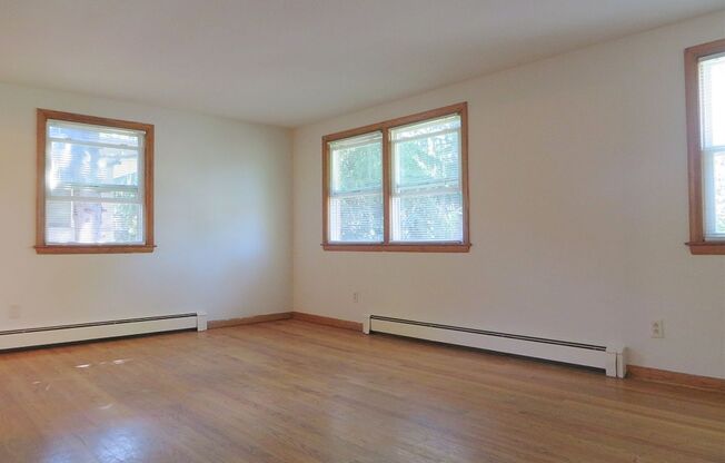2 beds, 1 bath, 850 sqft, $1,299, Unit 5806-3 Russett