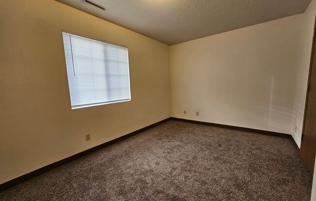 2 beds, 1 bath, $925, Unit 810