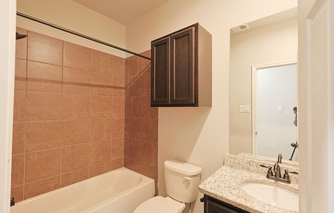 3 beds, 2 baths, $1,400, Unit 209 Kaspar Way