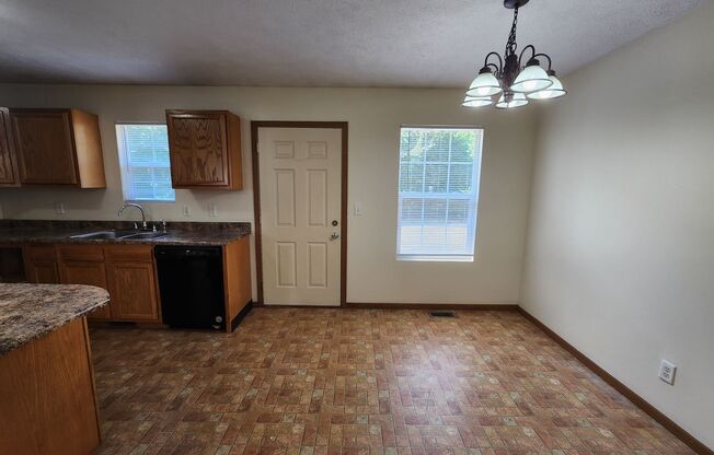 3 beds, 2 baths, $1,400