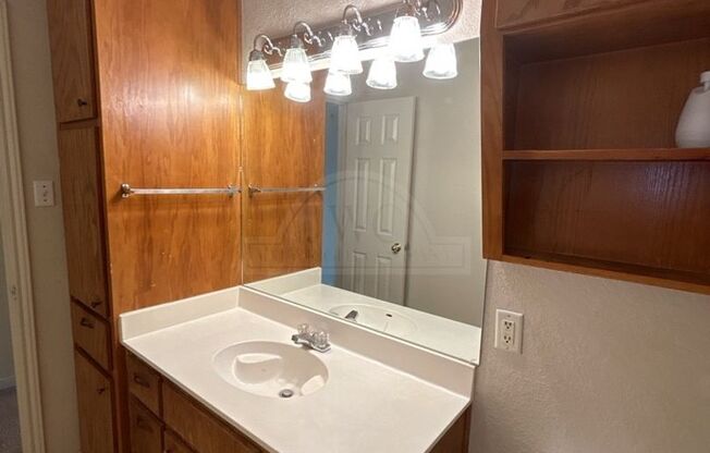 3 beds, 2 baths, $1,095, Unit 2204 Wright Way Unit A