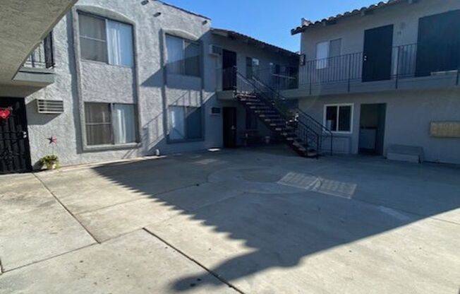 2 beds, 1 bath, 715 sqft, $2,500