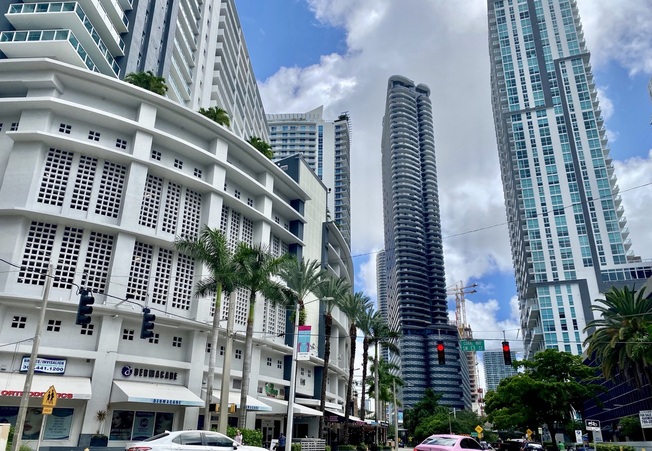 Brickell Shopping and Housing