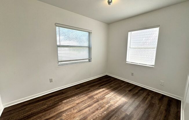 2 beds, 1 bath, $1,095