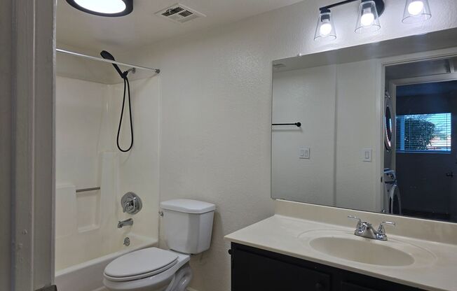 1 bed, 1 bath, 700 sqft, $1,150, Unit 101