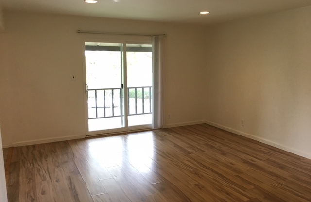 2 beds, 1 bath, 900 sqft, $2,500