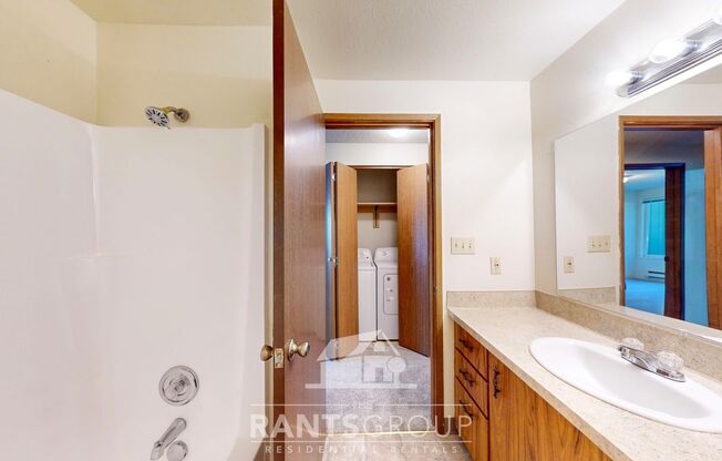 2 beds, 1 bath, $1,575, Unit 15A