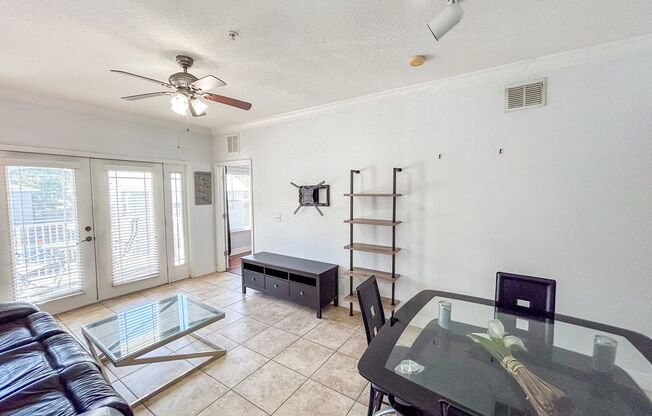 2 beds, 2 baths, $1,750, Unit Unit #202