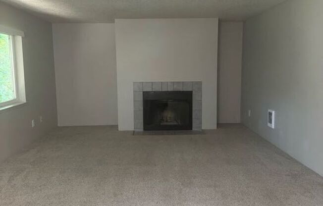 2 beds, 2 baths, 1,070 sqft, $1,675, Unit 12-202