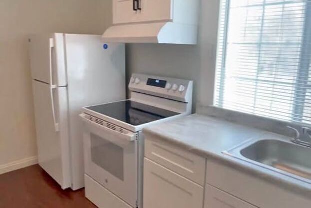 Newly Renovated & Bright Studio in Henderson - Utilities Included!