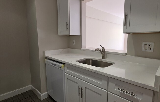 2 beds, 2 baths, 938 sqft, $3,700, Unit 303