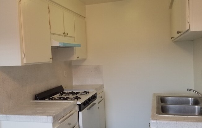 Studio, 1 bath, 450 sqft, $1,575, Unit 279