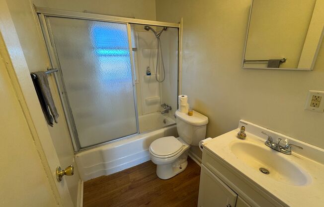 2 beds, 1 bath, $950