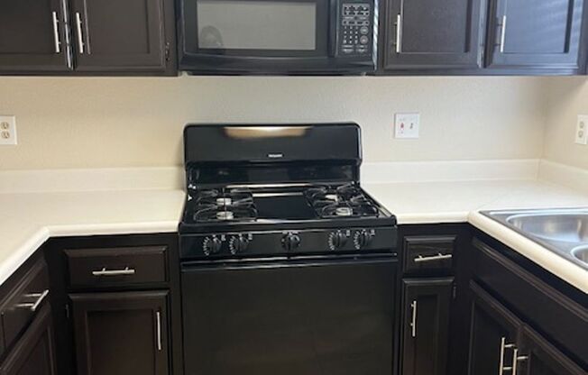 2 beds, 2 baths, 900 sqft, $1,675, Unit 817-48