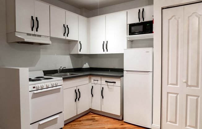 Studio, 1 bath, $1,075, Unit 840-212