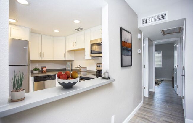 2 beds, 1 bath, 900 sqft, $1,290, Unit 8
