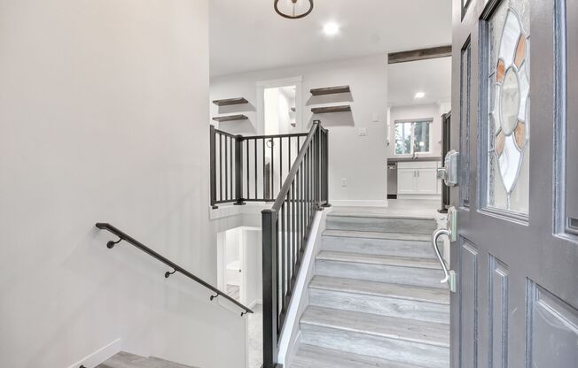 Beautifully renovated Home Briarwood!