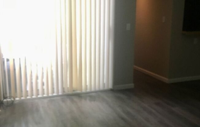 *** Beautiful & Updated Apartment in Mt. Washington * 1 Block to Grandview Ave * Pet Friendly * Available Now ***