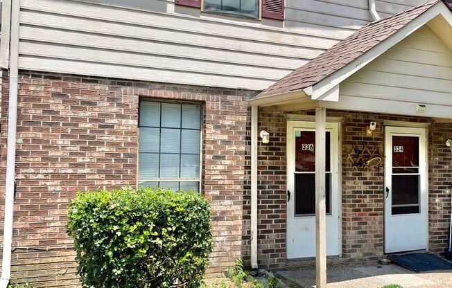 Renovated 1 Bedroom / 1 Bathroom in Madison! Pet friendly! A block from everything you need!