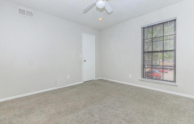 2 beds, 2 baths, 933 sqft, $925