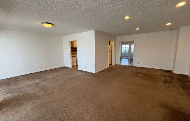 2 beds, 1 bath, $3,400