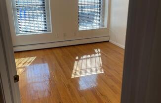21 VERNON AVE
