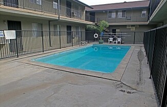 3 beds, 2 baths, $2,295, Unit 10