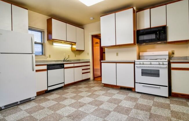 3 beds, 1 bath, $2,165