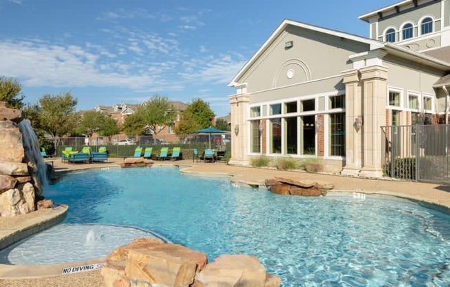 Landing at Mansfield Pool