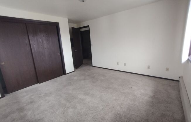 2 beds, 1 bath, 824 sqft, $1,029, Unit 1398-04