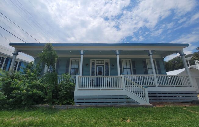 Built in 1871, Single family 3 Bedroom, 5 blocks from Seawall