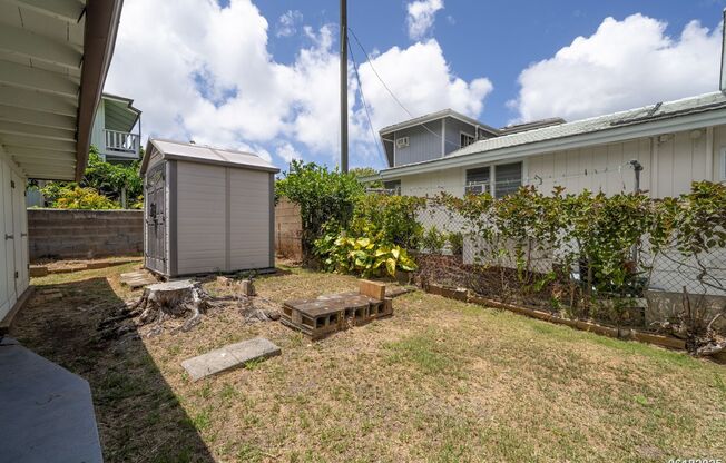1 Bed 1 Bath IN LOWER PALOLO 31 SOLAR PANELS AVAILABLE NOW!