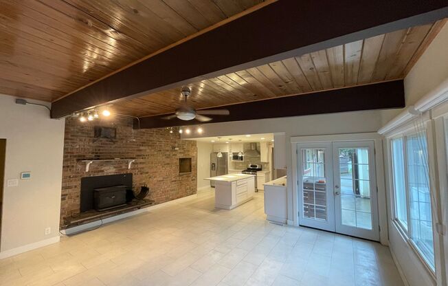 Remodeled 4bed / 3 bath House in Des Moines
