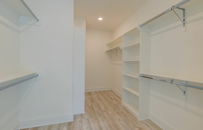 The Grove at Oak Forest Closet