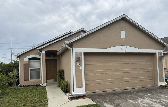 EAST ORLANDO: 3 bed/2 bath, 2 Car Garage AVAILABLE NOW!